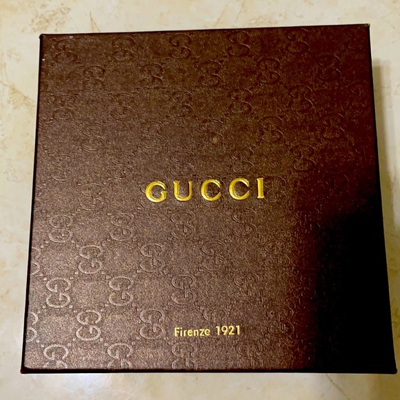 Small empty Gucci box and cloth bag in excellent condition. - Picture 1 of 3